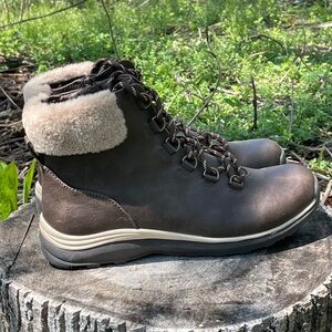 BareTraps Boots Brown with Fur Lining Women’s size 9 NWT!